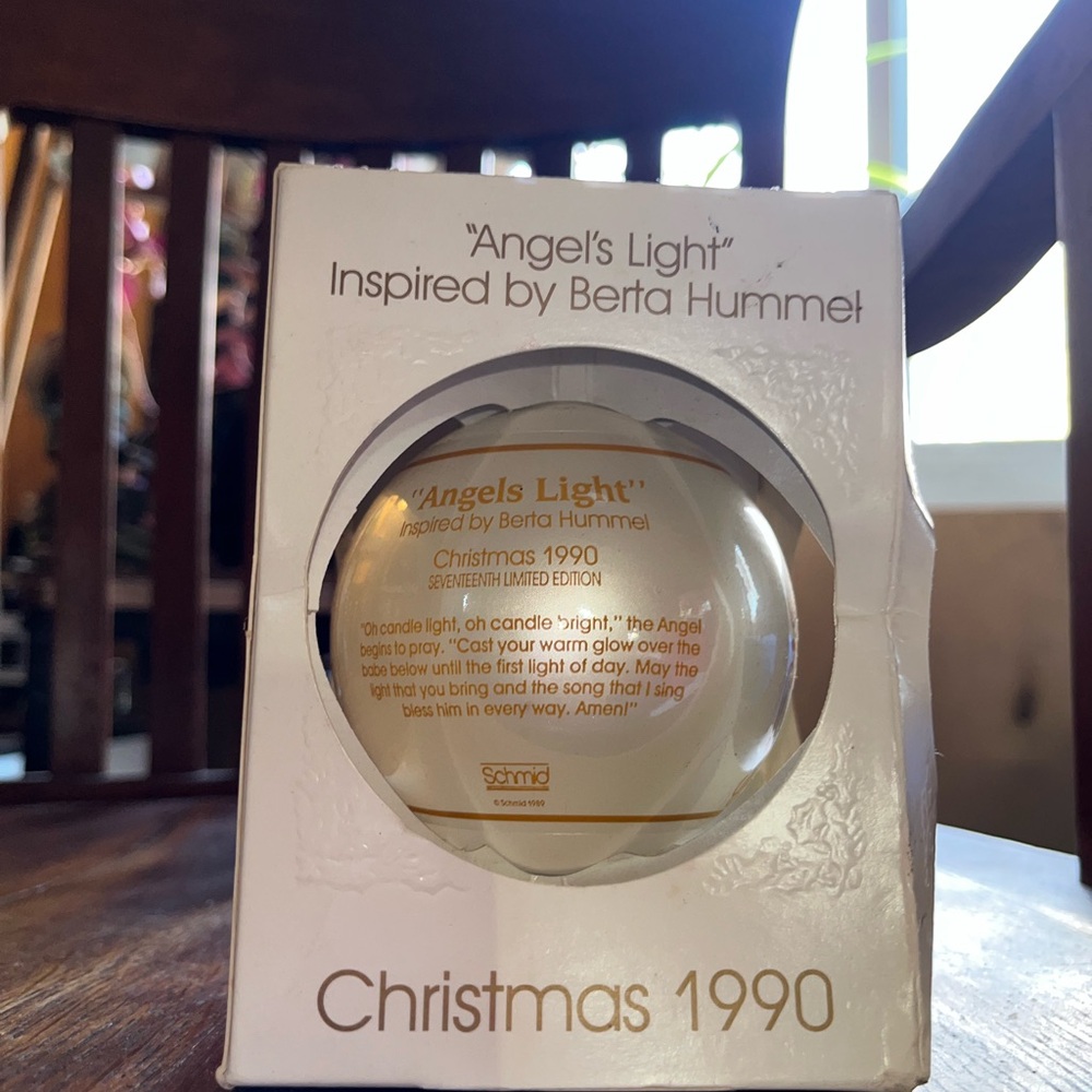 Hummel Christmas 1990 Ornament - Cream and Gold - Picture 2 of 2